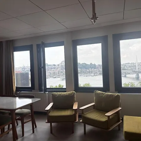 아파트 Luxurious Penthouse With Sea View In Karakoey, 4br 이스탄불