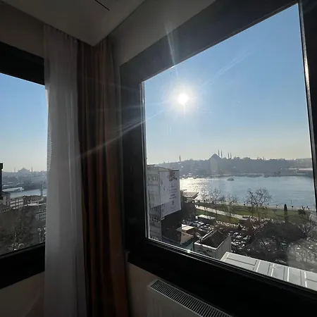 Luxurious Penthouse With Sea View In Karakoey, 4br איסטמבול
