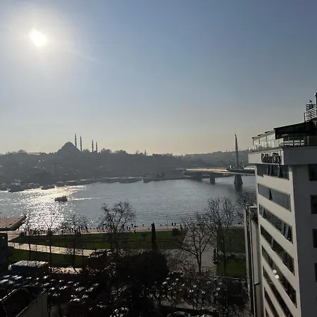 דירה Luxurious Penthouse With Sea View In Karakoey, 4br איסטמבול