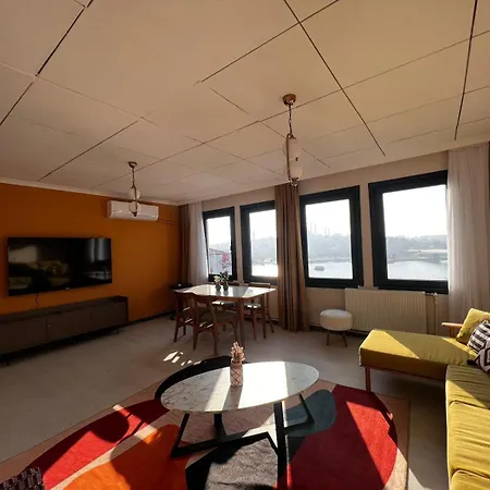 Luxurious Penthouse With Sea View In Karakoey, 4br דירה