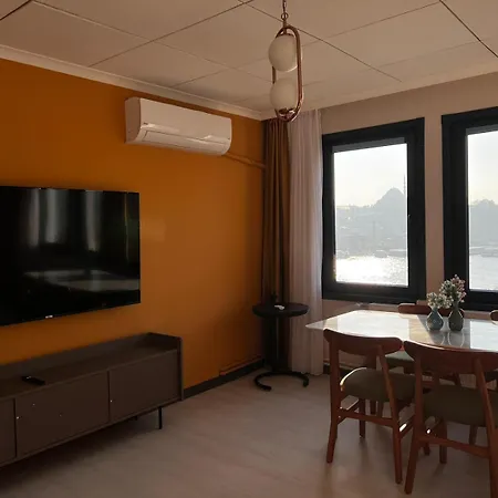 Luxurious Penthouse With Sea View In Karakoey, 4br *