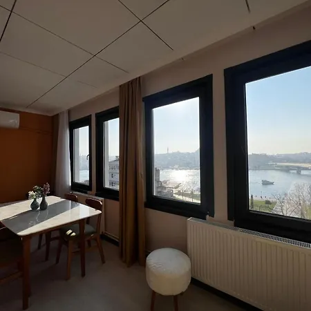 Luxurious Penthouse With Sea View In Karakoey, 4br Apartmán